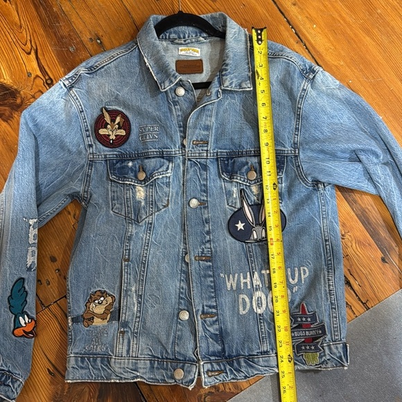 Zara Woman Looney Tunes Distressed Denim Oversized Jean Jacket size medium - Picture 9 of 9